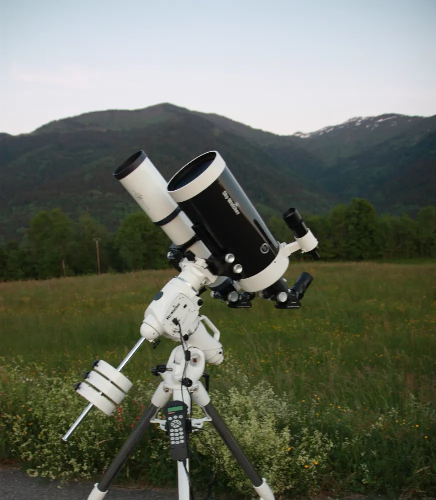 téléscope et montagne